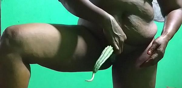  desi  indian tamil telugu kannada malayalam hindi horny vanitha showing big boobs and shaved pussy  press hard boobs press nip rubbing pussy masturbation using cucumber